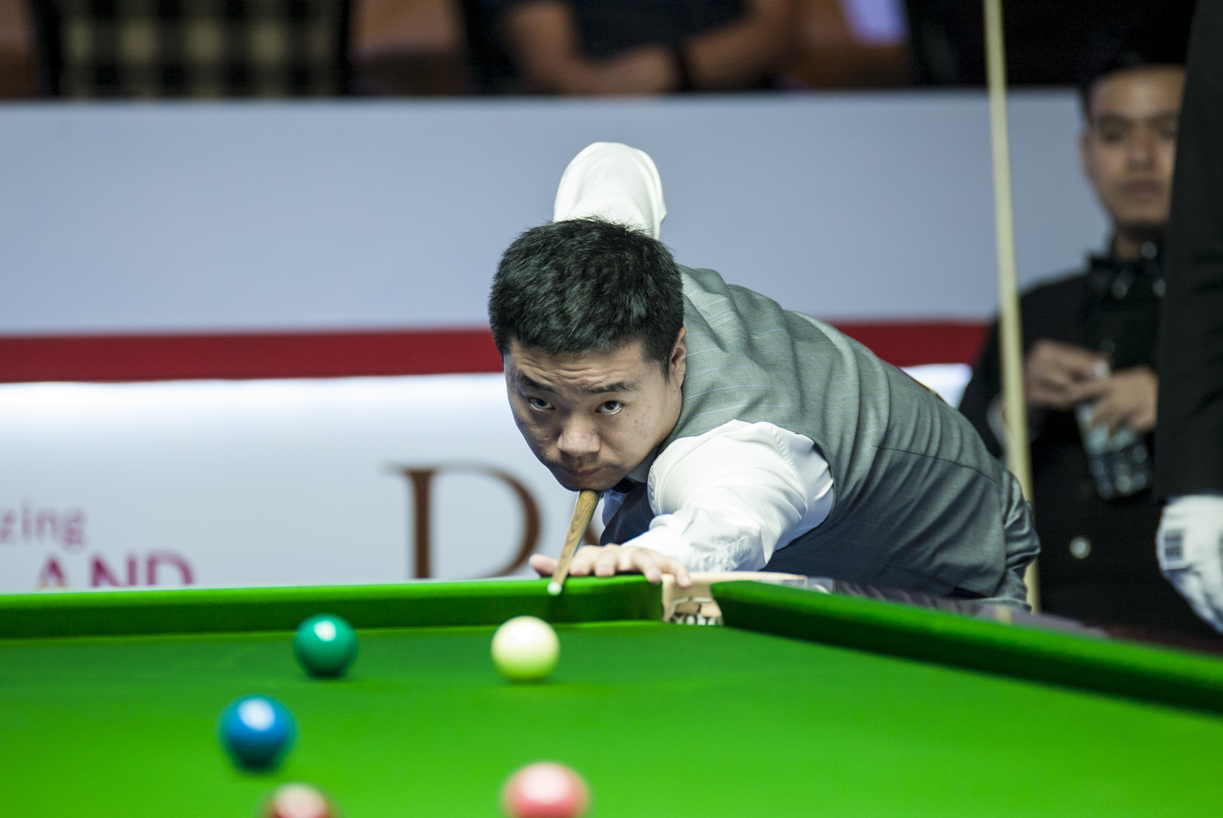 赛女子成年 赛女子成年