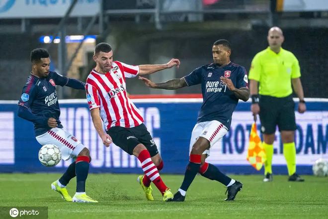 像铁壁一般 像铁壁一般