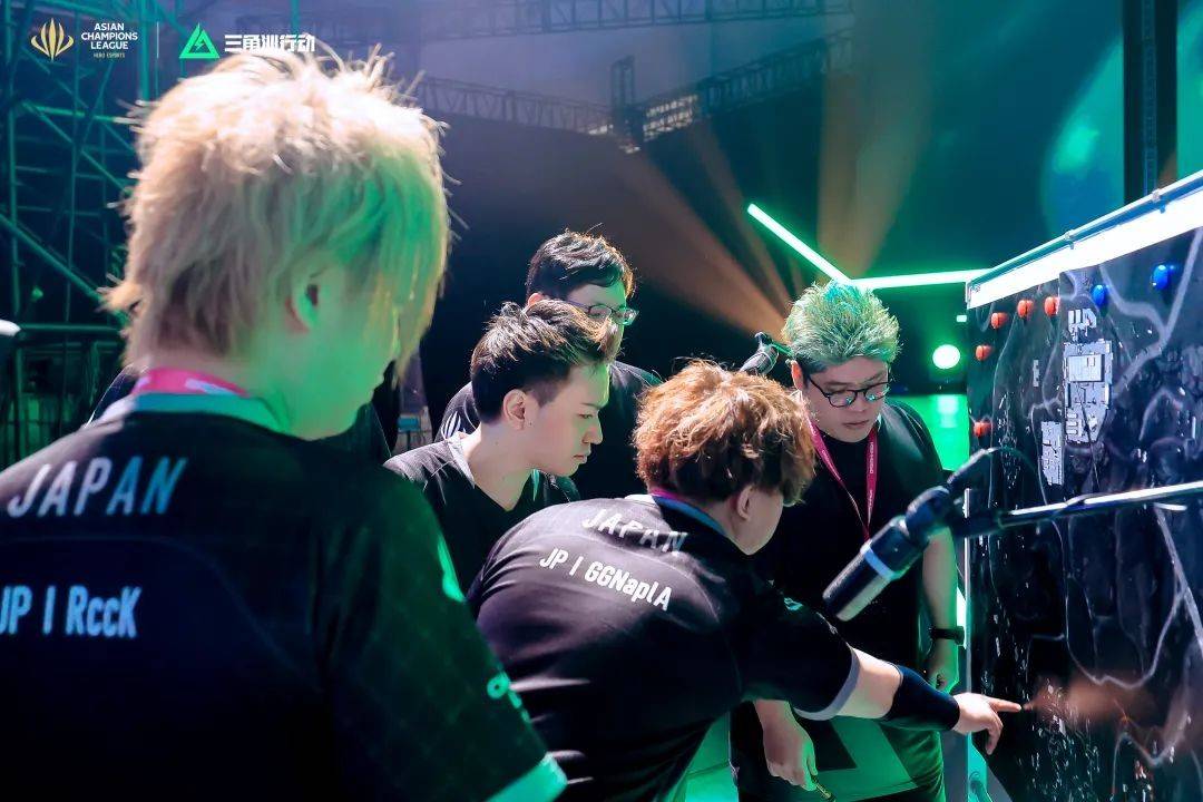 他在篮下的 他在篮下的