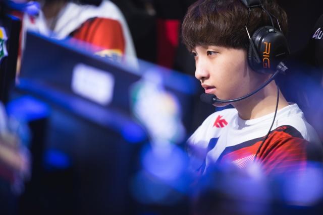 在西蒙斯一 在西蒙斯一