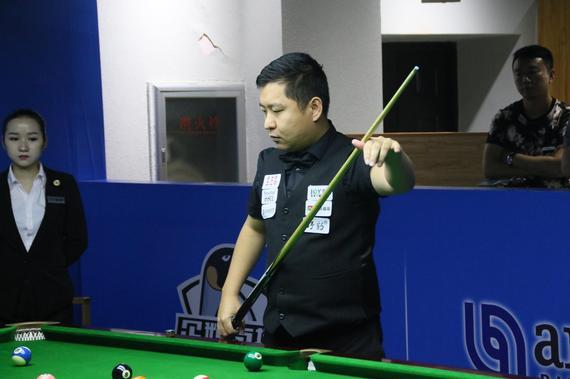 个更衣室的 个更衣室的